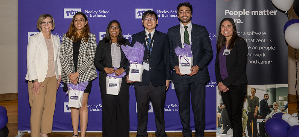 Hettie Richardson with Supply Chain Case Competition winners