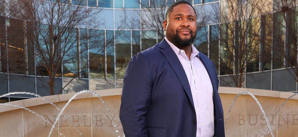 Section Image: TCU Neeley School of Business fountain 