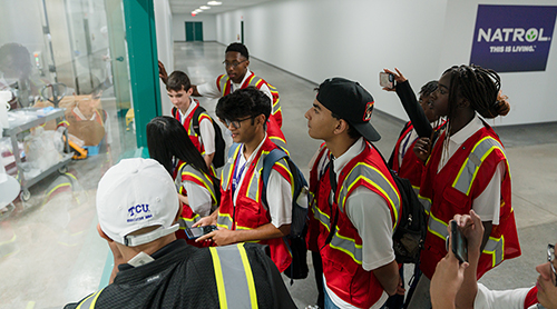 Group of BizTech Camper on the tarmac in front of airplanes 