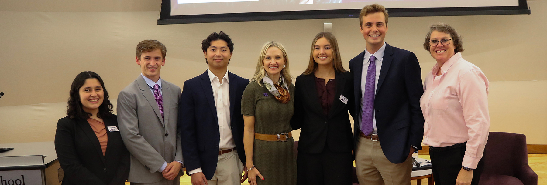 Section Image: Mayor Parker and members of the Management Club with faculty advisor Kim Cook 
